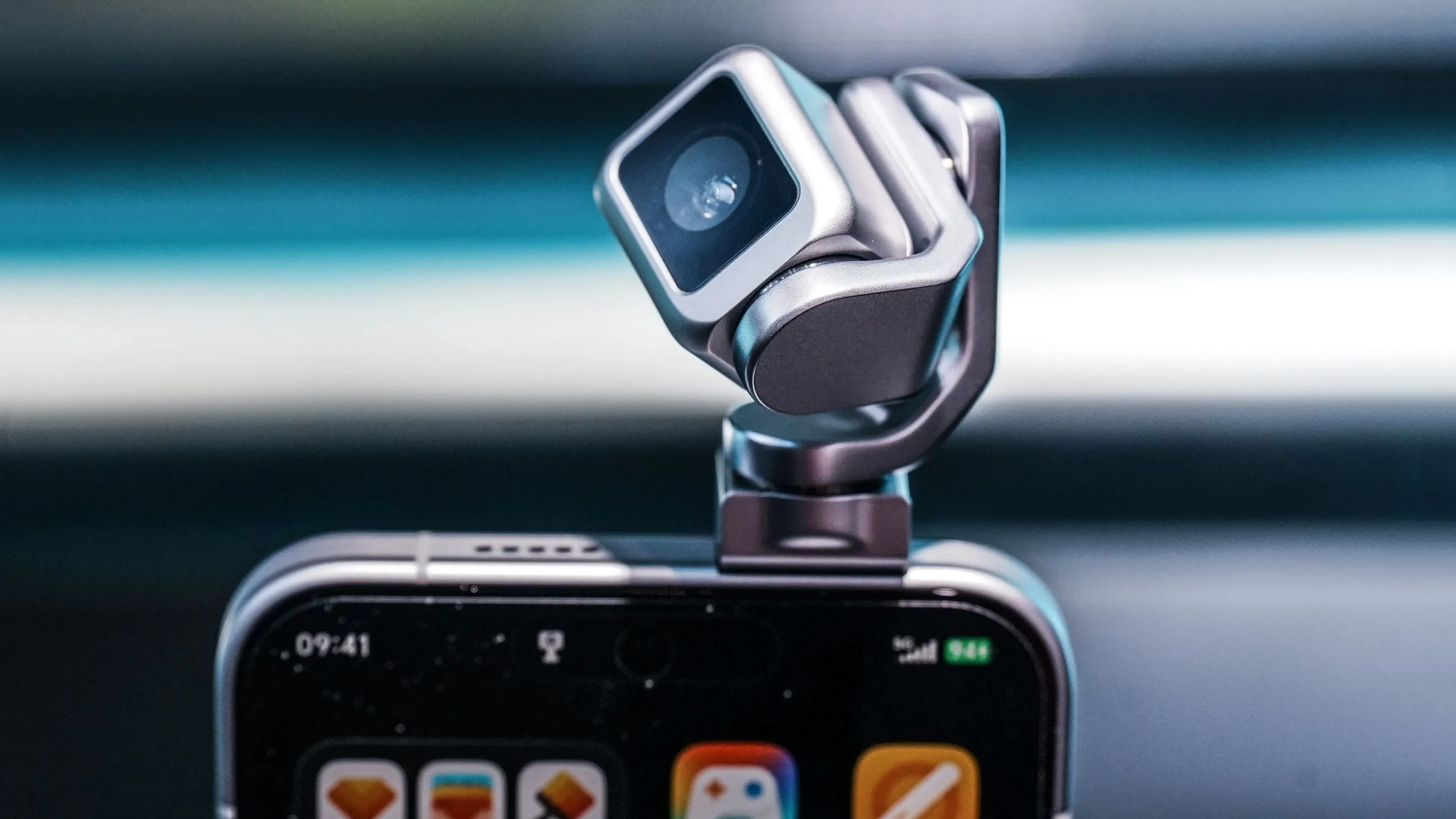 Honor Robot Phone with its motorized gimbal camera extended above the handset
